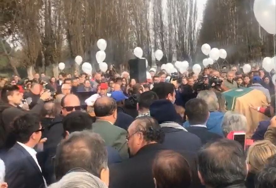 Con globos blancos y música despidieron a "Parquímetro"