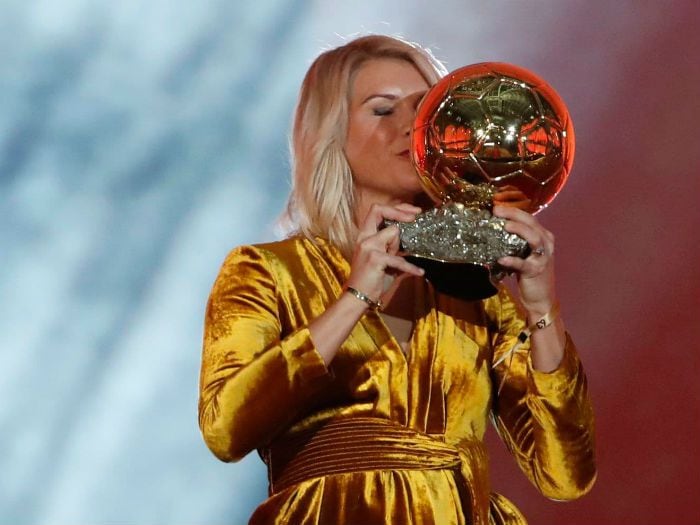 La desatinada pregunta que recibió la primera mujer en ganar un Balón de Oro