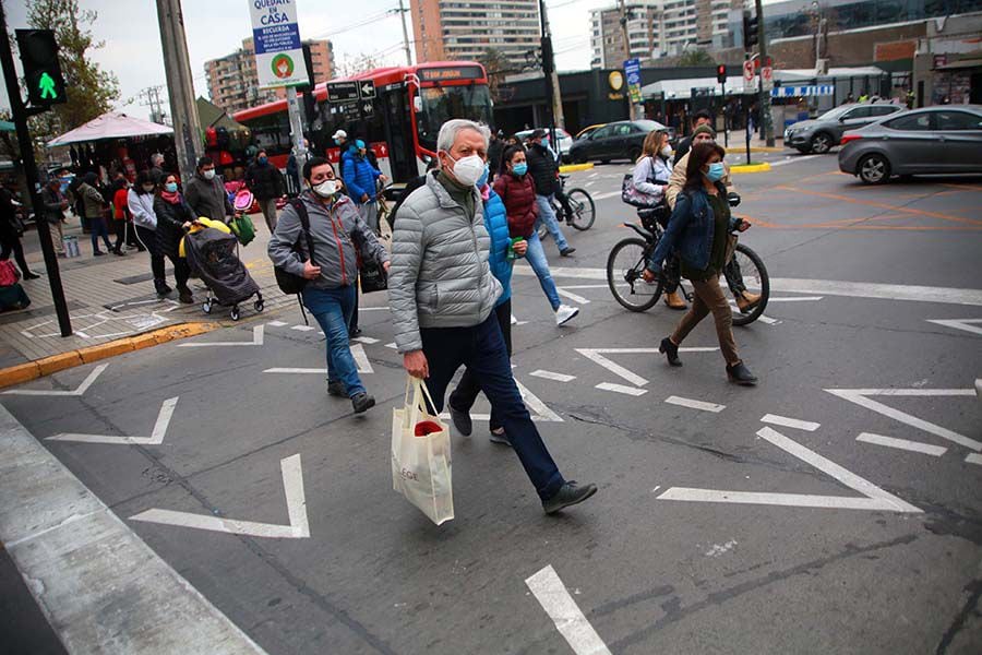 Cambios en plan "Paso a Paso": 14 comunas retroceden y 6 avanzan de fase