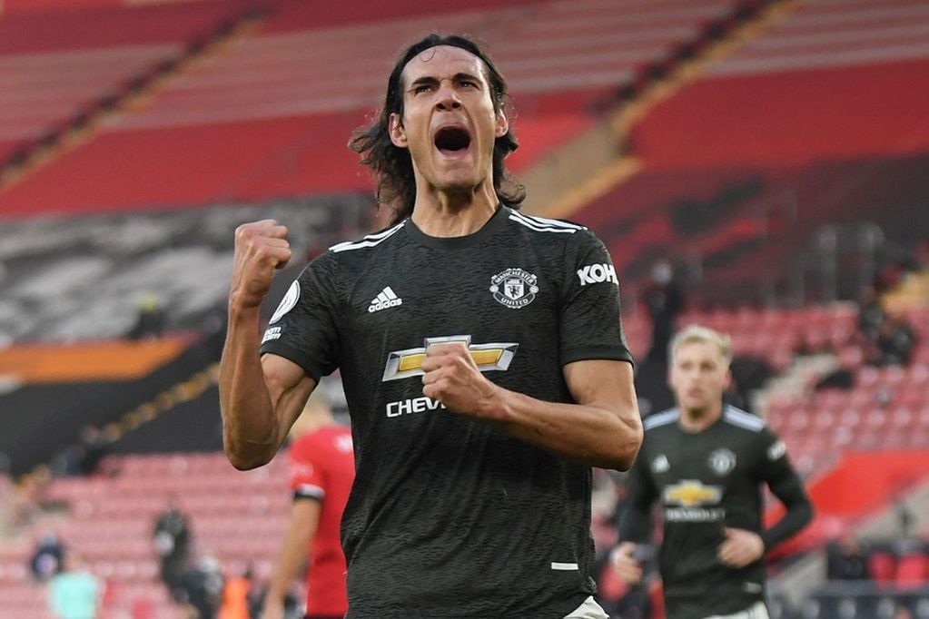 FILE PHOTO: Soccer Football - Premier League - Southampton v Manchester United - St Mary's Stadium, Southampton, Britain - November 29, 2020 Manchester United's Edinson Cavani celebrates scoring their second goal Pool via REUTERS/Mike Hewitt EDITORIAL USE ONLY. No use with unauthorized audio, video, data, fixture lists, club/league logos or 'live' services. Online in-match use limited to 75 images, no video emulation. No use in betting, games or single club /league/player publications.  Please contact your account representative for further details./File Photo