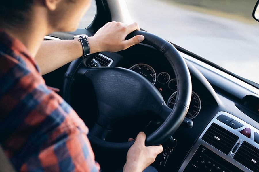 Chofer 'Uber' que cayó por tráfico enciende las alarmas...