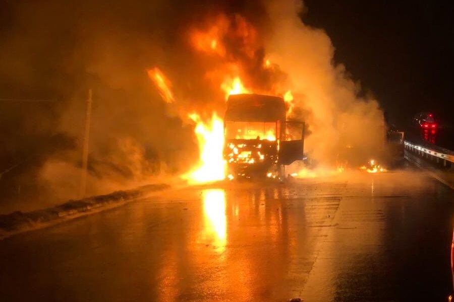 Nuevo ataque: bus de trabajadores fue incendiado en Ercilla