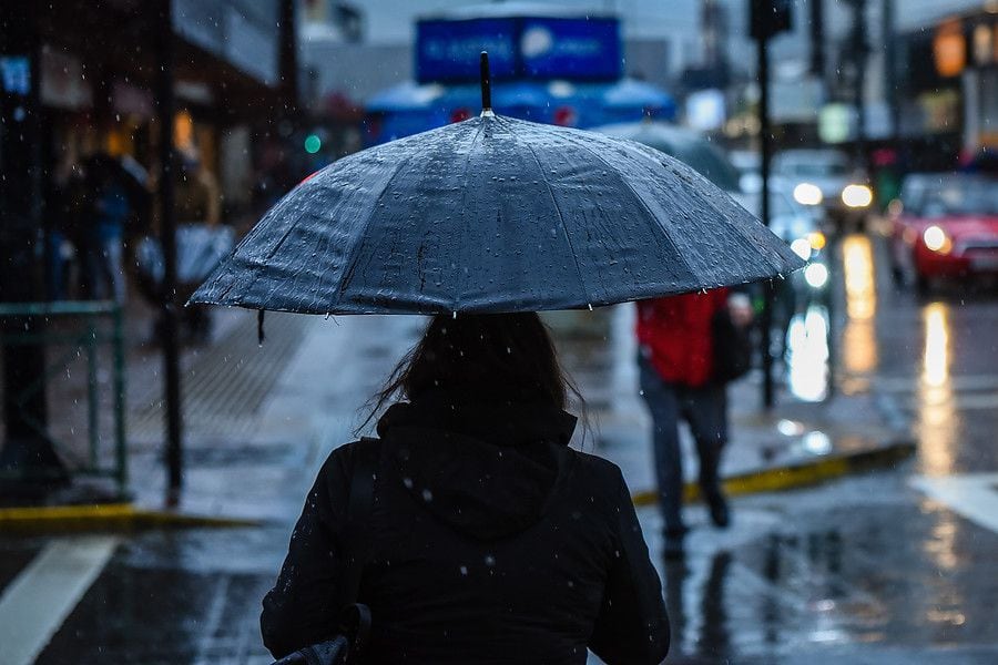 A prepararse: Lluvias en Santiago podrían extenderse hasta la próxima semana