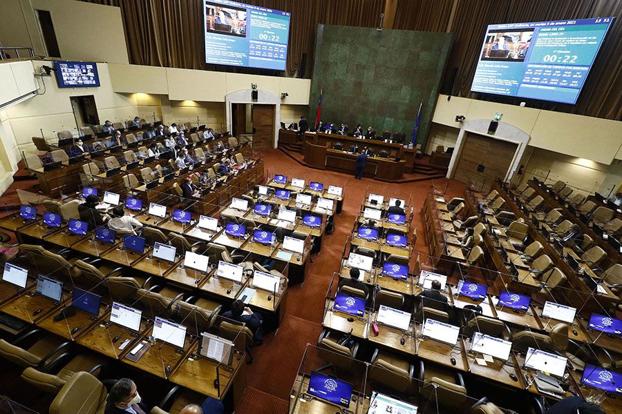 Sancionan a tres parlamentarios por participar en programas de TV en desmedro de sus deberes