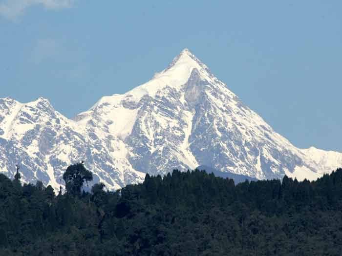 Chileno está desaparecido en una montaña de Nepal: sus 2 acompañantes fueron hallados muertos