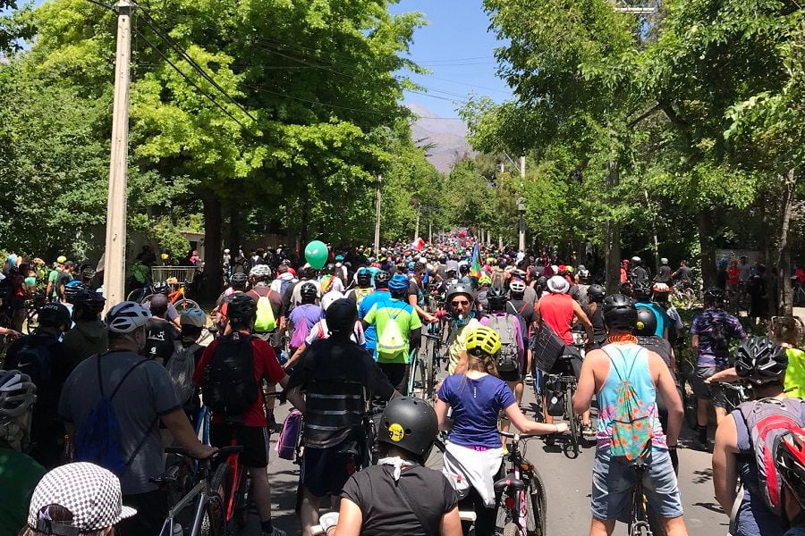 Ciclistas furiosos llegaron con sus demandas hasta la casa de Piñera