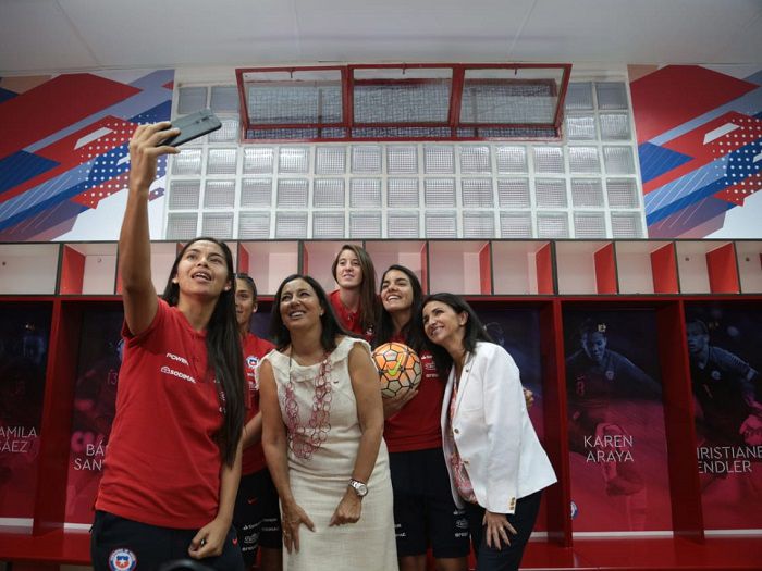 La Roja femenina acaba con la desigualdad: Ahora tendrá camarín propio en el Nacional