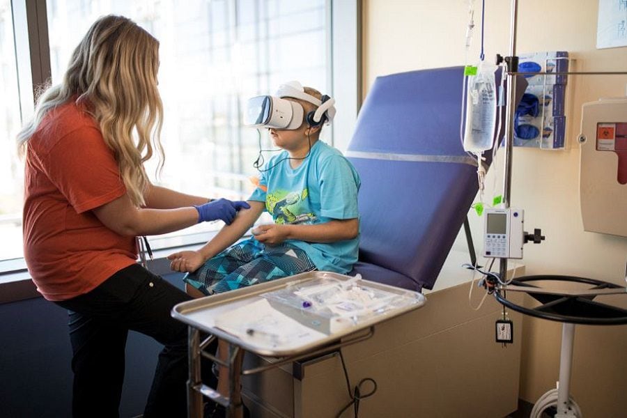 Estudio muestra el poder de la Realidad Virtual para reducir el dolor en niños hospitalizados