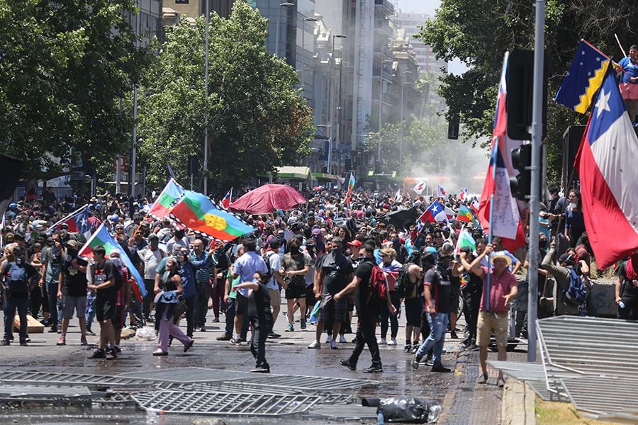 A un mes del estallido social continúan las marchas en el país