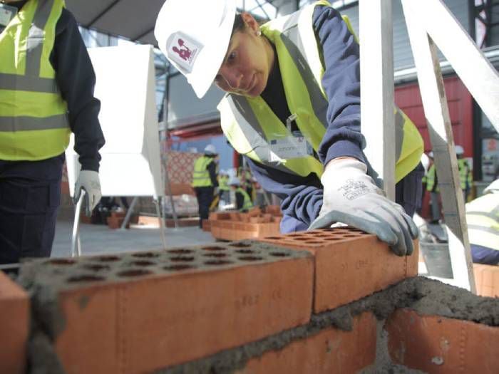 El mundo del trabajo en los ojos de mujeres en obras