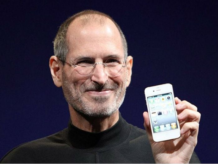 Hija de Steve Jobs reveló que su padre la obligaba a presenciar sexo con su pareja