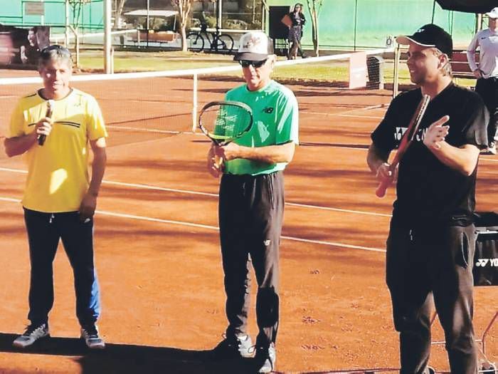 Profesores de tenis le piden un salvavidas al "Chino" Ríos