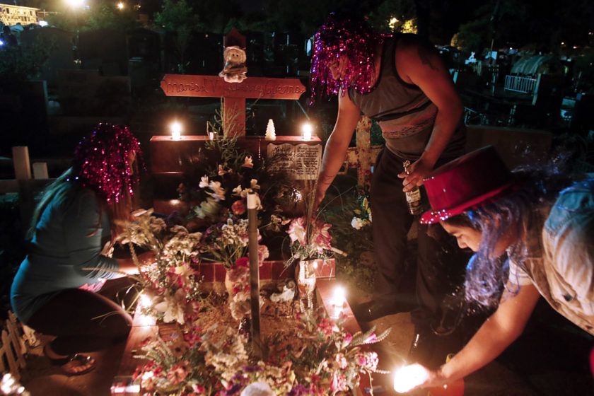 Año Nuevo en Talca: No habrá fuegos artificiales pero sí cementerio abierto y música en vivo