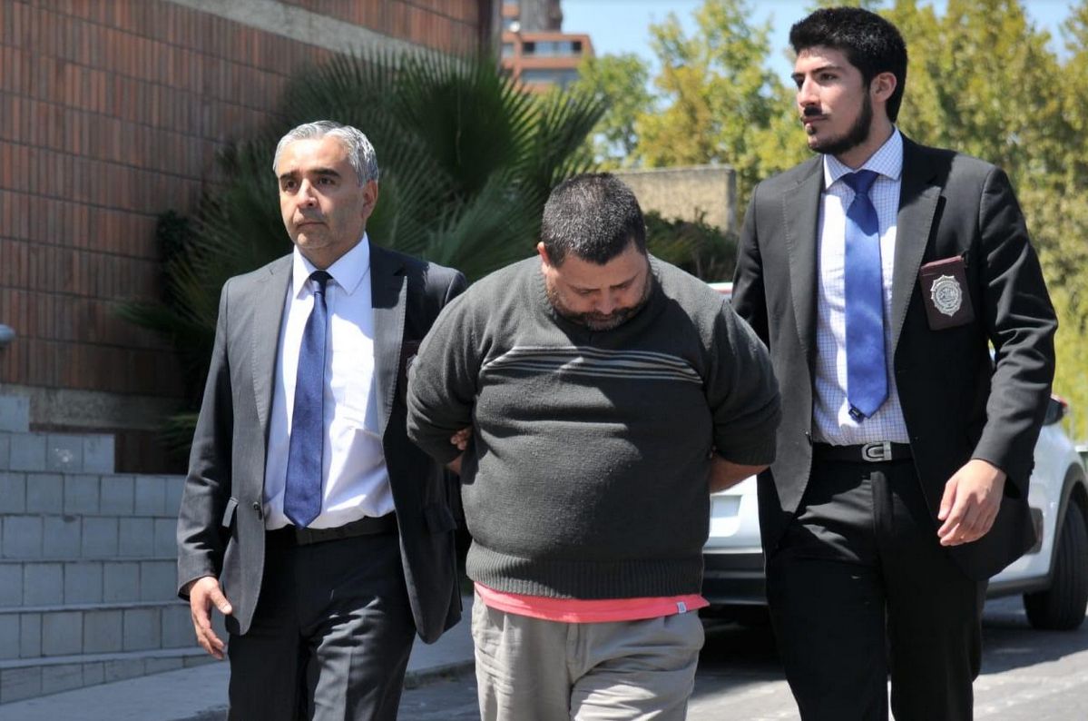 Detienen a profesor por comprar pornografía infantil