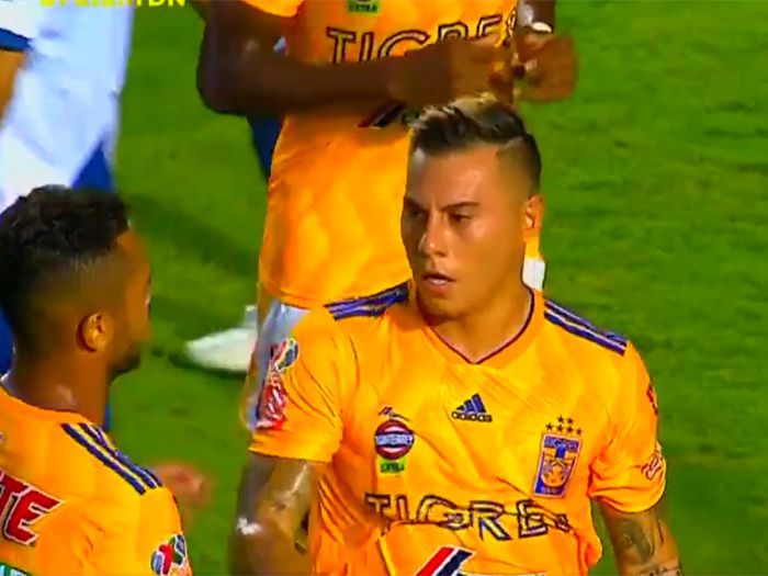 Eduardo Vargas protagonizó fuerte pelea con el técnico de Tigres