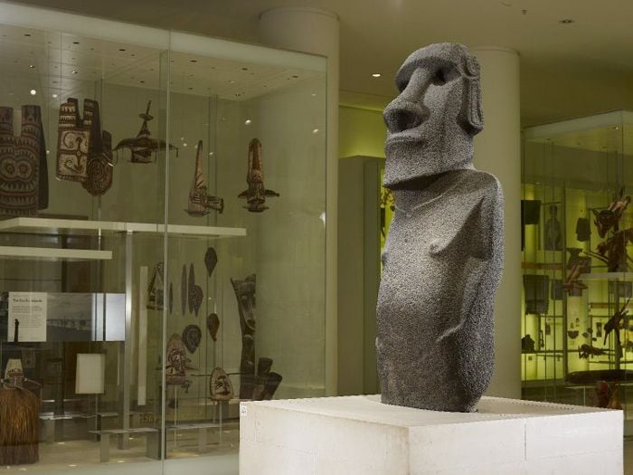 Ministro Ward se reúne con parlamentarios británicos por el moai en Londres