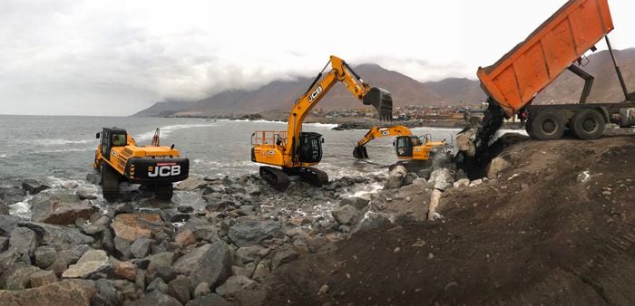 Con maquinaria de JCB se construyó playa en Tocopilla