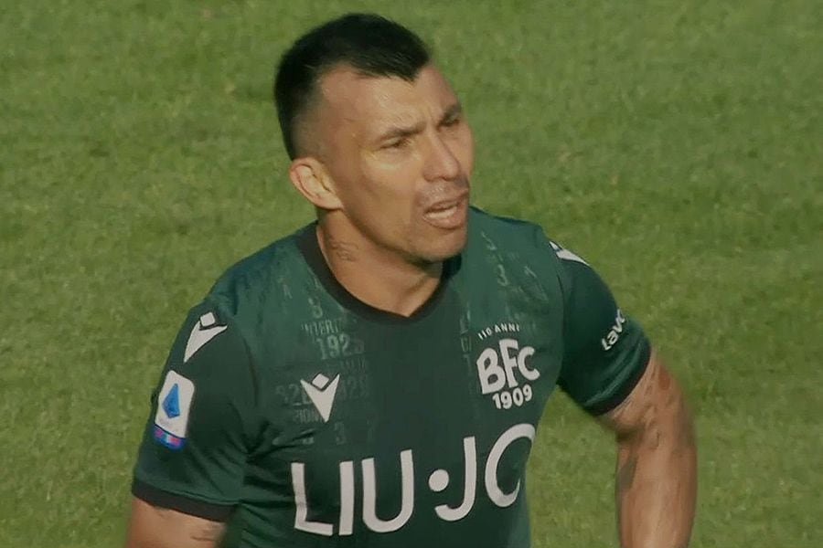 Gary Medel acusa que un "tontón" lo suplanta