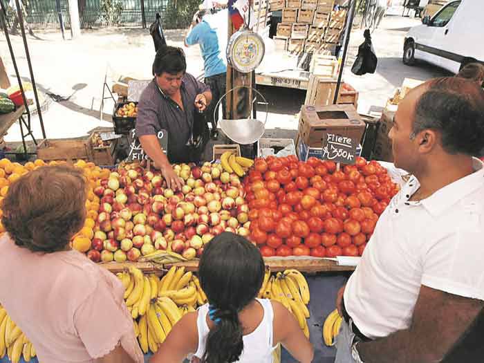 Ferias se adaptan a los "caseritos" con versiones vespertinas