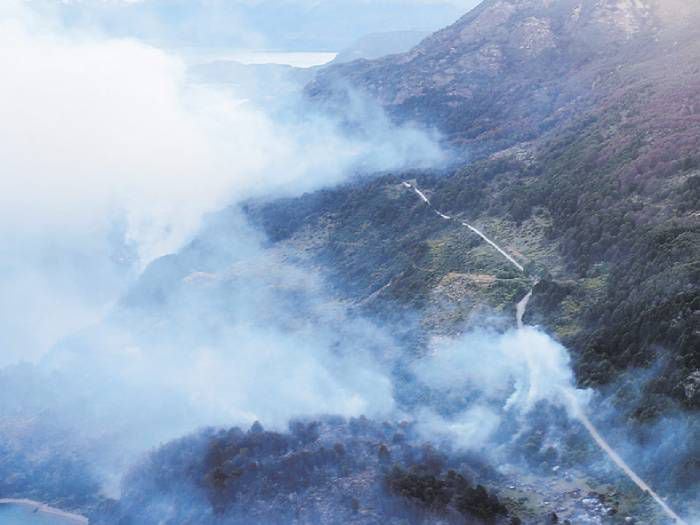 Inesperadas lluvias en Cochrane le dan la pelea a los incendios forestales