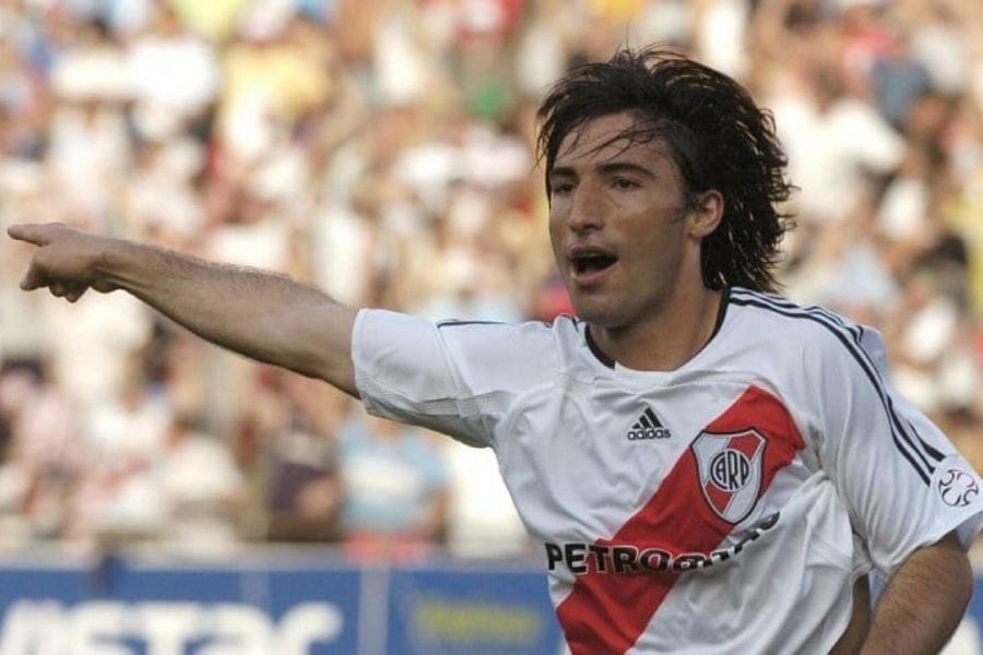 Nuevo caso de violencia de género sacude el fútbol argentino: denunciaron a ex delantero de River Plate