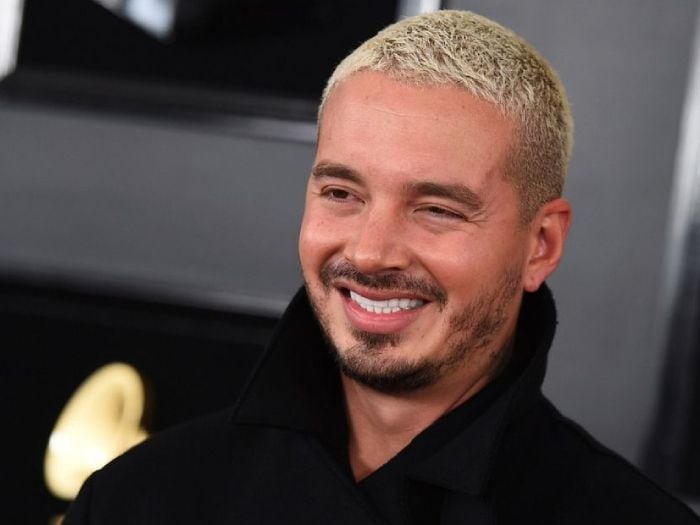 J Balvin sentó cabeza y apareció con polola en los premios Grammy 2019