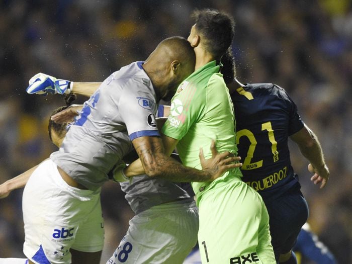 [Video] Cruzeiro exige investigar polémica expulsión de un jugador ante Boca