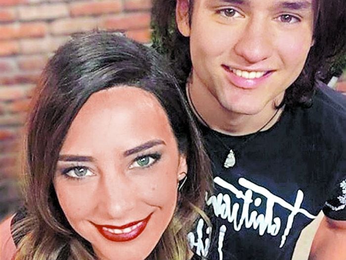 Foto de un beso confirmaría romance entre Daniela Castillo y Toarii Valantin