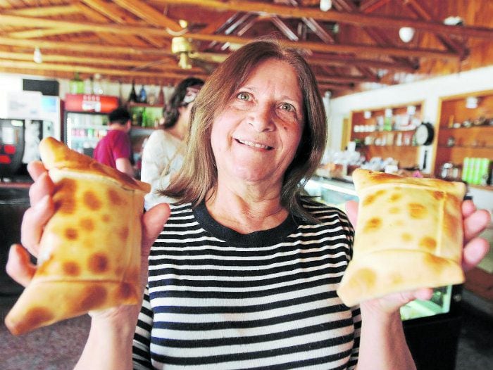 Sabrosa empanada de La Violette lo hace bailar cueca en Calera de Tango