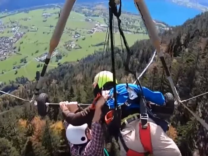 Aterrador: instructor no lo ató al parapente y debió aferrarse para sobrevivir