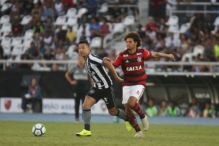 Botafogo está dispuesto a prestar a Leonardo Valencia a la "U"