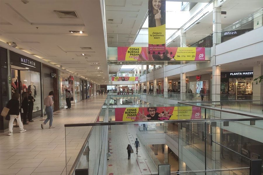 "Solo por hoy, cierre de local": Comercio en malls comenzó a cerrar antes de las 17 horas