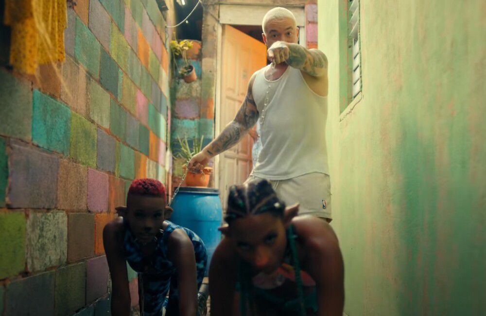 "Madre, discúlpame...": J Balvin reconoce su error tras controversial videoclip de "Perra"