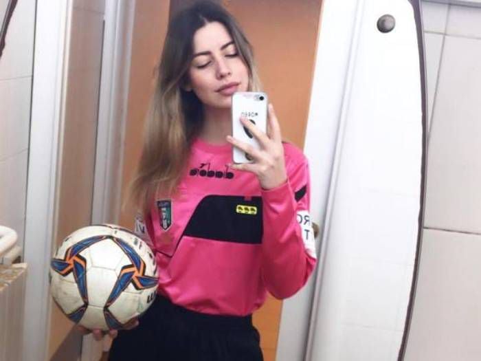 Árbitra sufre humillantes tratos sexistas en campeonato de fútbol: "¡Ve y prostitúyete!"