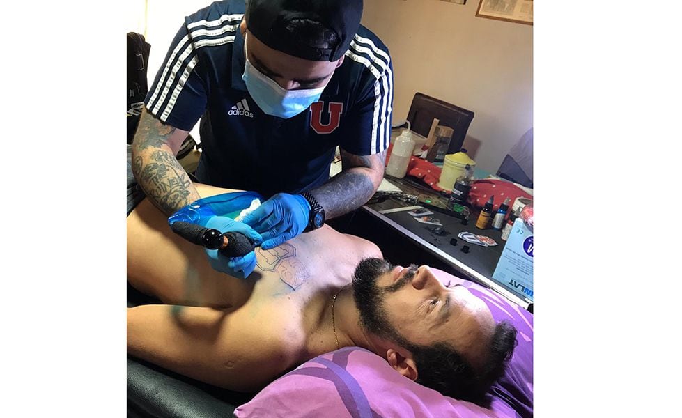 Tatuador de Díaz: "Sabía que no le dolería porque es de la 'U' y tiene aguante"