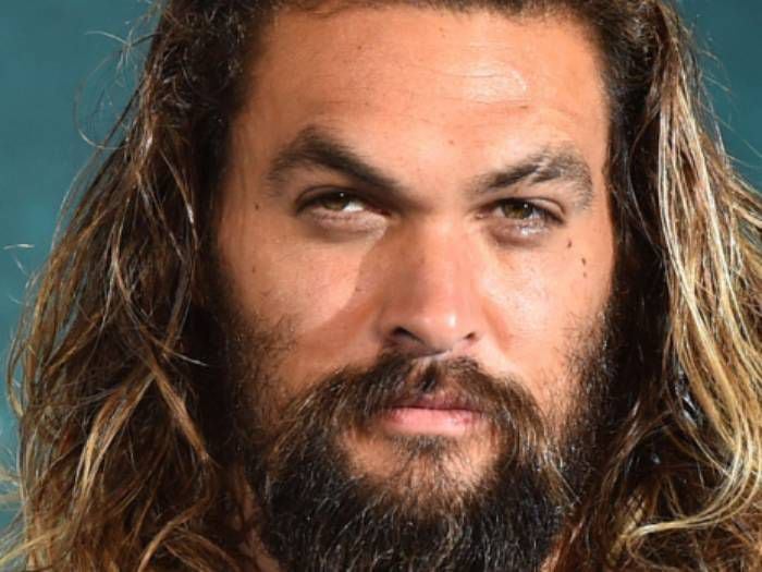 Jason Momoa sorprendió con drástico cambio de look