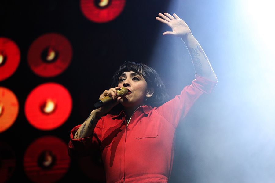 Mon Laferte exige que le manden video prohibido