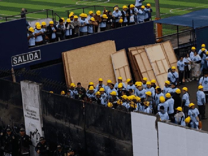 Sorpresa en Perú por batalla campal entre hinchas de Alianza de Lima y grupo evangélico