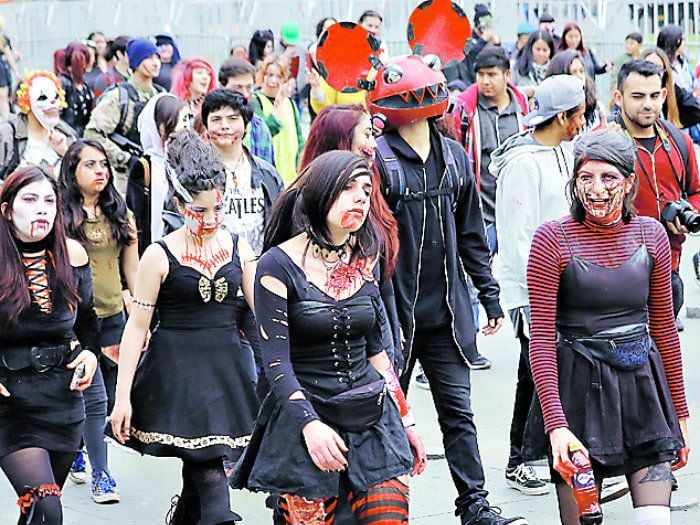 Calles de Santiago se transformaron en "The Walking Dead"