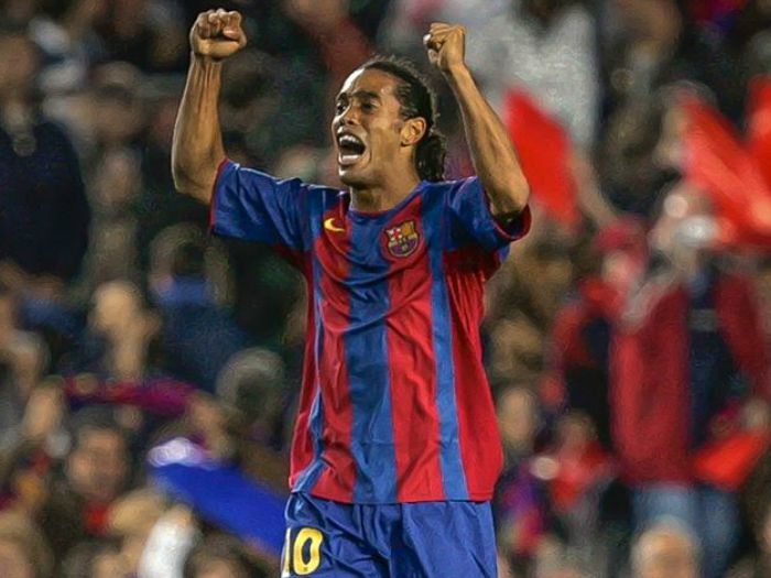 De ídolo a villano: Barcelona decidió congelar a Ronaldinho