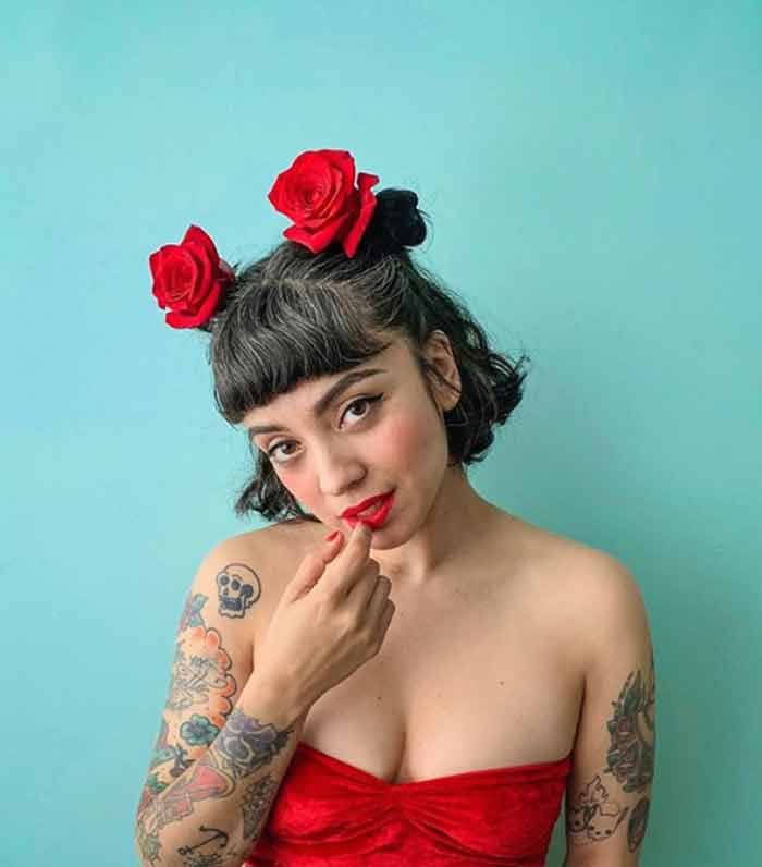 Mon Laferte agradece premio con protesta pacífica