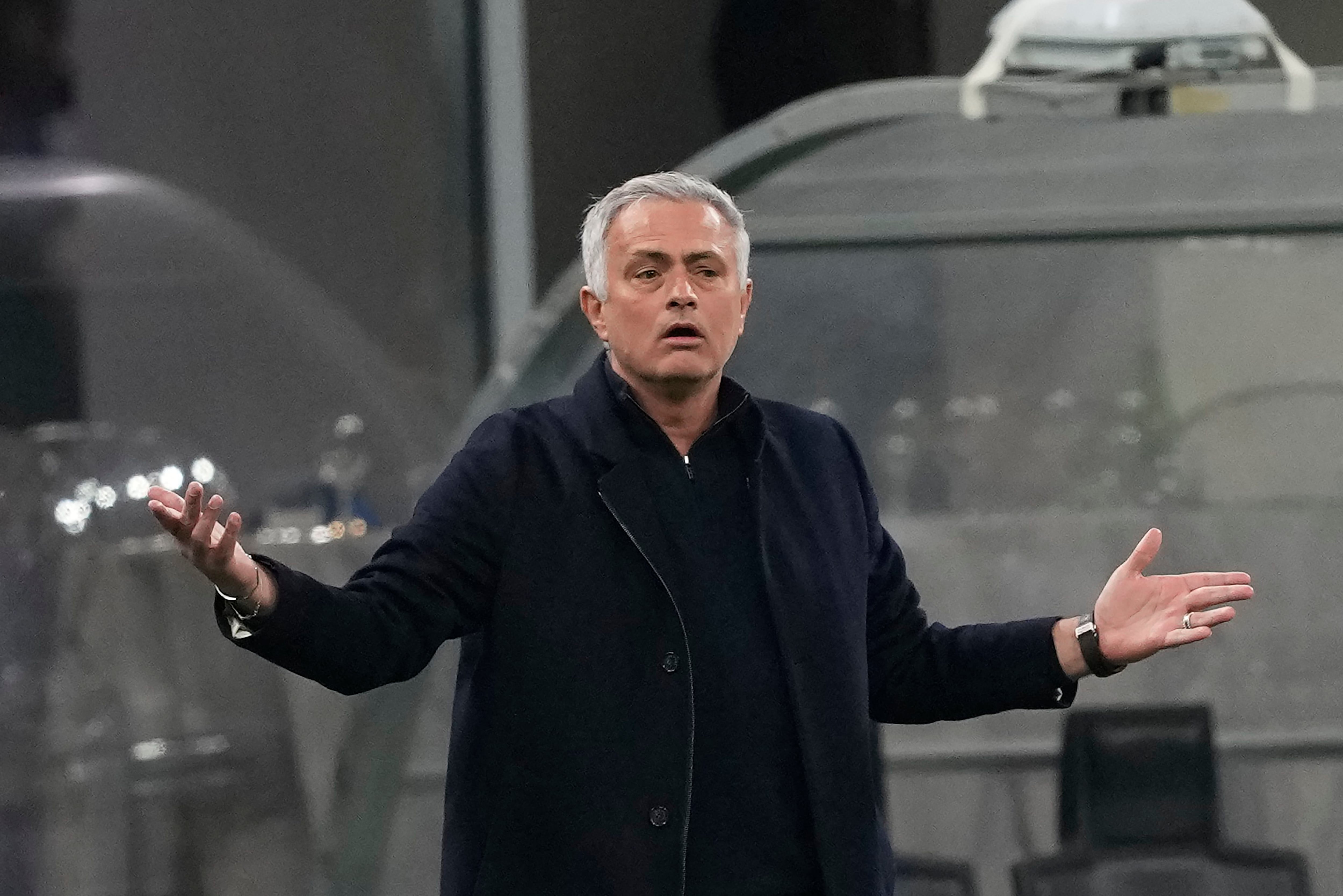 “Nos ha traicionado y le he invitado a irse del club…”: Mourinho arremete con todo contra uno de sus futbolistas