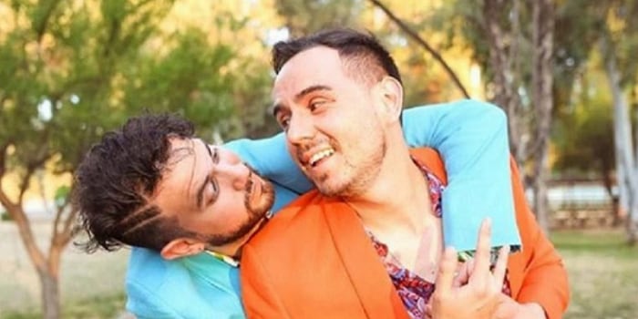 César Campos pidió aprobar el matrimonio igualitario con romántica foto con su pareja