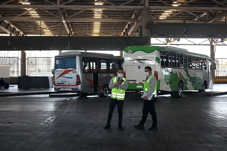 Autoridades supervisaron implementacion sanitaria de buses en Terminal San Borja.