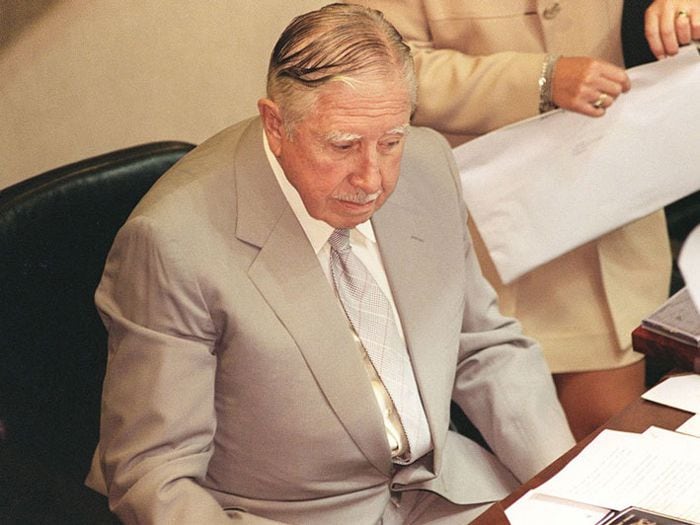 Damandan a herederos de Pinochet para que devuelvan US$16 millones