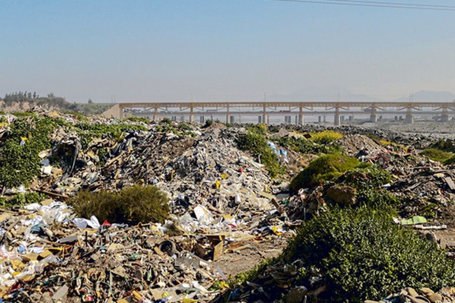 Proyecto de ley busca aumentar las multas por tirar basura en lugares no habilitados