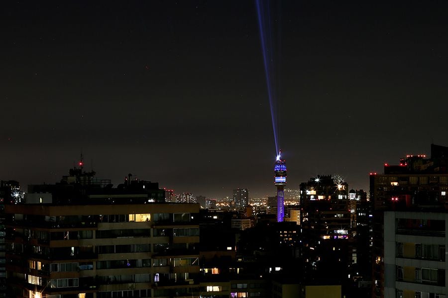 Espectáculo de luces y rayos láser de la Torre Entel