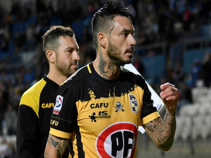 Mauricio Pinilla tendrá su primer cara a cara por la "U"