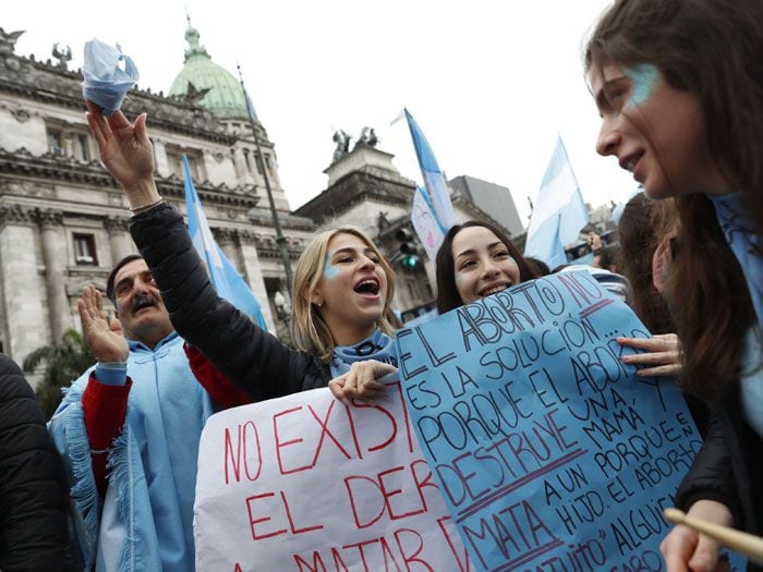 El Senado de Argentina rechazó la ley de aborto libre