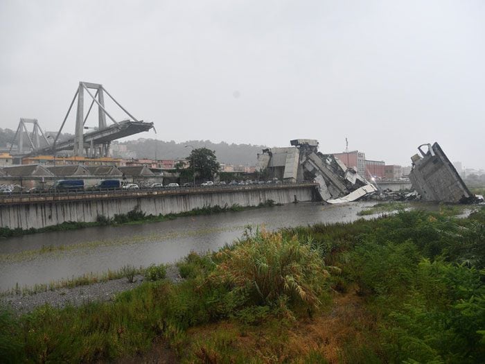 [Videos] Impactantes imágenes: derrumbe de puente en Génova deja decenas de muertos